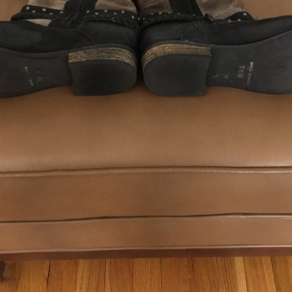 Boots - Picture 3 of 4